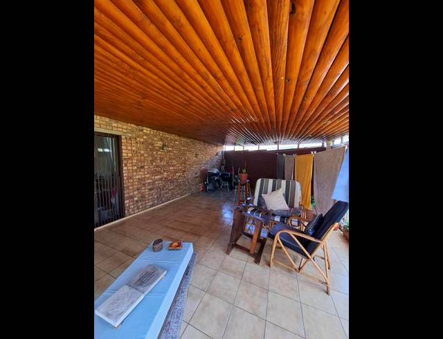 5 BEDROOM HOUSE FOR SALE IN THE REEDS